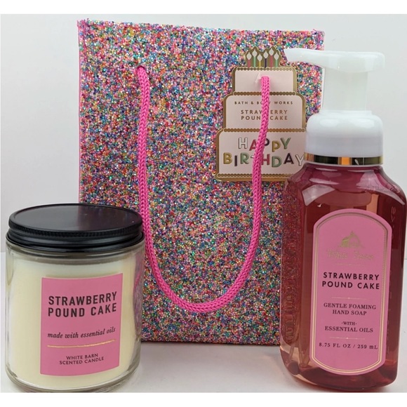 NWT Bath & Body Works Strawberry Pound Cake Gift Set with Candle & Foaming